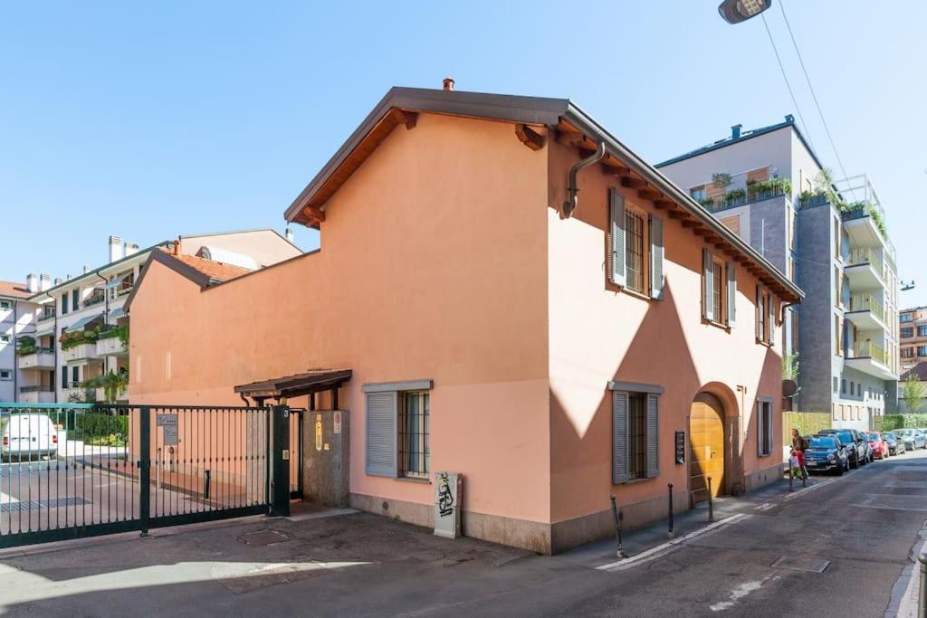 Elegant Triplex Townhouse With Luxe Terrace Apartamento