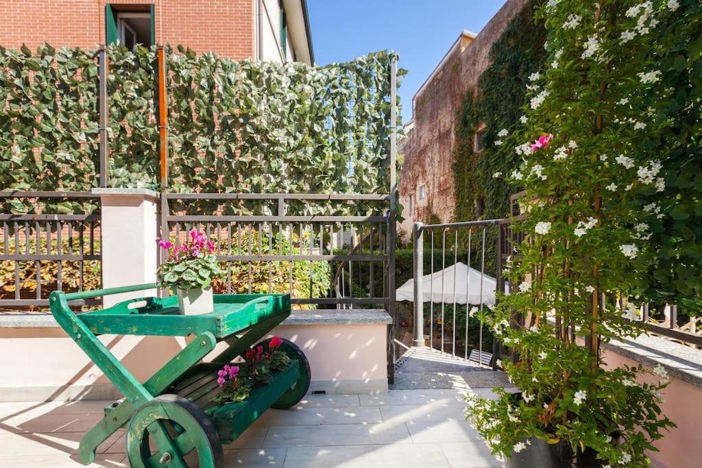 Elegant Triplex Townhouse With Luxe Terrace Milán